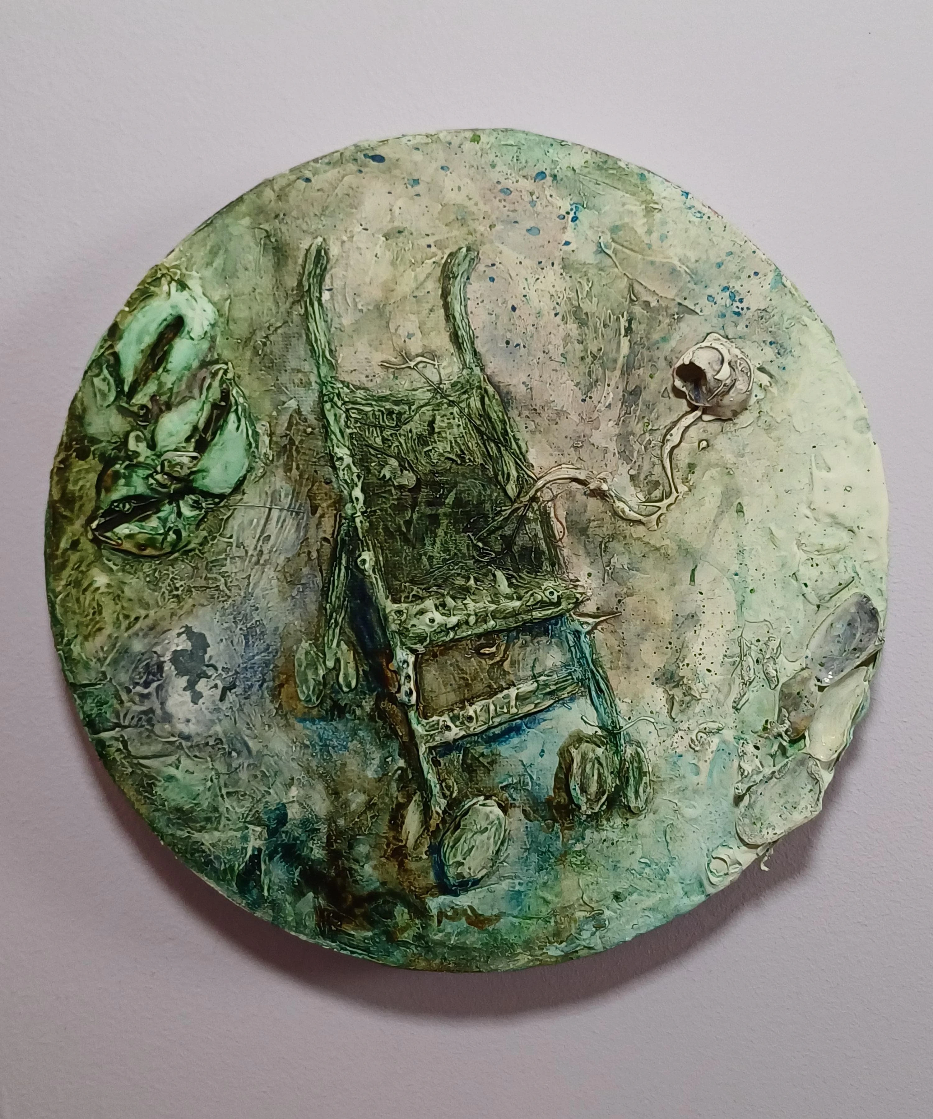  Gesso, acquerelli e conchiglie su tela di un passeggino che era sommerso 